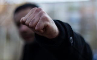 Что делать, если соседи угрожают?