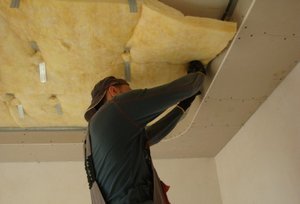 Как сделать звукоизоляцию потолка от соседей сверху: шумоизоляция от топота в квартире и помогают ли избавиться от ударного шума натяжные потолки?