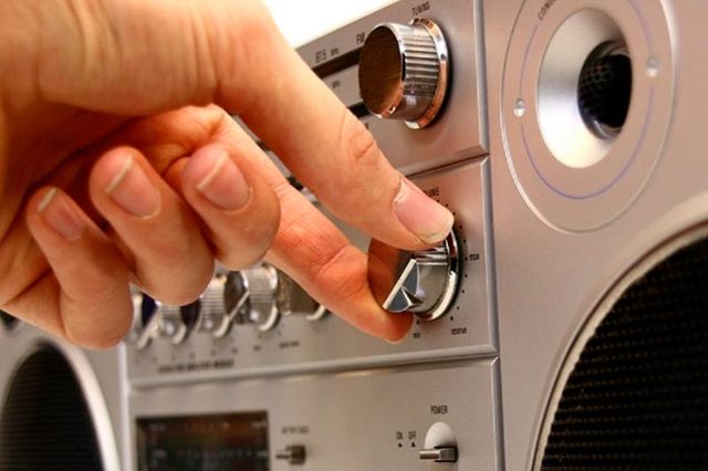 Соседи ночью громко слушают музыку – что делать и как быть, если громкие звуки доносятся и днем, как с ними бороться и отучить нарушать правопорядок?
