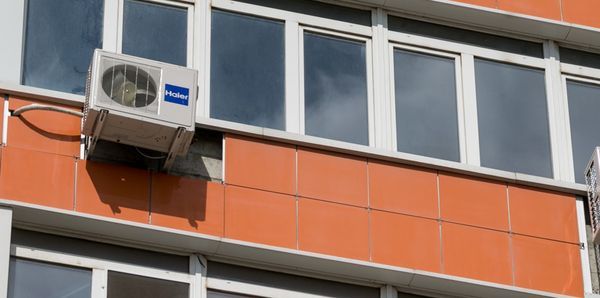 Шум от кондиционера мешает соседям: судебная практика, куда обращаться и что делать, если он гудит над моим окном, регулирующие законы, когда шумит сплит