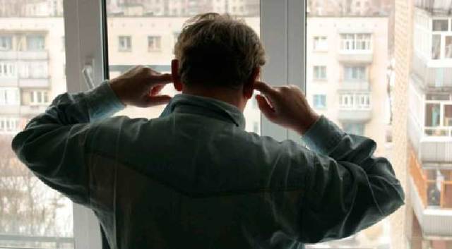 До скольки можно шуметь на улице и после которого времени нельзя по закону в 2020: разрешается ли балагурить летом во дворе или в деревне дома?