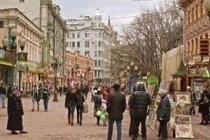 До скольки можно шуметь на улице и после которого времени нельзя по закону в 2020: разрешается ли балагурить летом во дворе или в деревне дома?