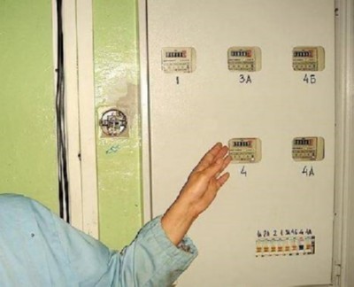 Как спалить технику соседа, имея доступ к его щитку 220В?
