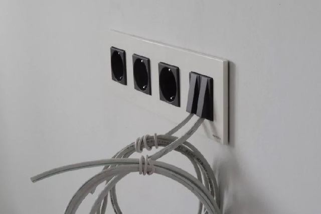 Колонка в плотную к потолку: работает ли?